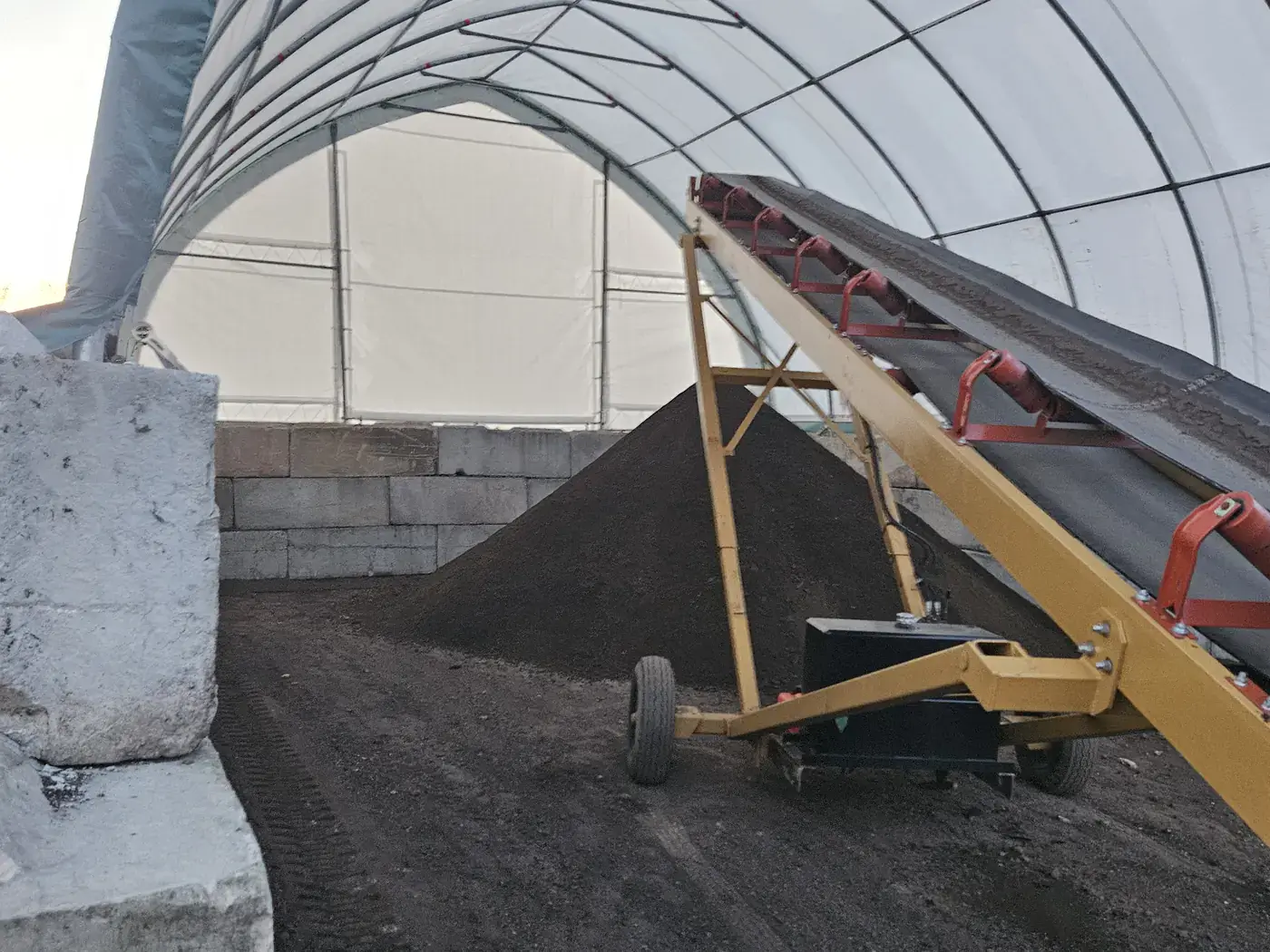 What Leaf Compost Actually Does to Heavy Clay Soil in Northeast Ohio